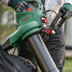 Bosch UniversalGardenTidy 2300 Bladblazer - Op Snoer - 2300 W -Planten Zorg Verkoop 1200x675 8