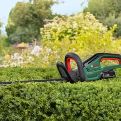Bosch UniversalHedgeCut 18-55 Heggenschaar - Zonder 18V Accu En Oplader 18 Bosch UniversalHedgeCut 18-55 Heggenschaar - Zonder 18V Accu En Oplader -Planten Zorg Verkoop 1200x800 115