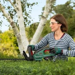 Bosch UniversalHedgeCut 18-50 Heggenschaar - Met 18 V Accu En Lader -Planten Zorg Verkoop 1200x800 155