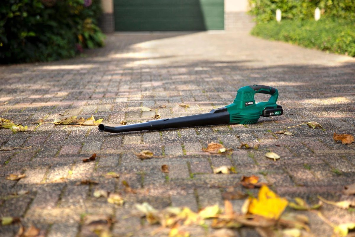 VONROC Accu Bladblazer – VPower 20V – 2 Standen – Max. Blaassnelheid 190km/u – Incl. Accu En Oplader 7 VONROC Accu Bladblazer – VPower 20V – 2 Standen – Max. Blaassnelheid 190km/u – Incl. Accu En Oplader - Afbeelding 7