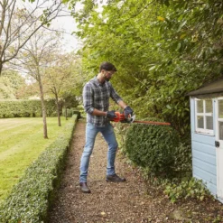 Black & Decker BLACK+DECKER BEHT251-QS Heggenschaar - 450W - 50cm - Gesnoerd 8 Black & Decker BLACK+DECKER BEHT251-QS Heggenschaar - 450W - 50cm - Gesnoerd -Planten Zorg Verkoop 1200x844