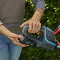 GARDENA - ComfortCut 50/18V-P4A Ready-To-Use Set - Heggenschaar 24 GARDENA - ComfortCut 50/18V-P4A Ready-To-Use Set - Heggenschaar -Planten Zorg Verkoop 1200x885