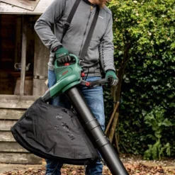 Bosch UniversalGardenTidy 2300 Bladblazer - Op Snoer - 2300 W -Planten Zorg Verkoop 800x1200 19