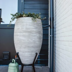 Capi Europe - Regenton Rib NL - 56x123 - Ivoor - Voor Binnen En Buiten - RKOFI1132 7 Capi Europe - Regenton Rib NL - 56x123 - Ivoor - Voor Binnen En Buiten - RKOFI1132 -Planten Zorg Verkoop 801x1200 1